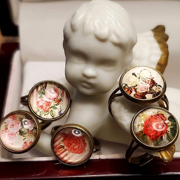 Choice of 5 pink 🌹 cabachon rings 12mm. - Picture 1 of 4